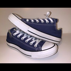 Converse Chuck Taylor - Womens 8 - Low Top
